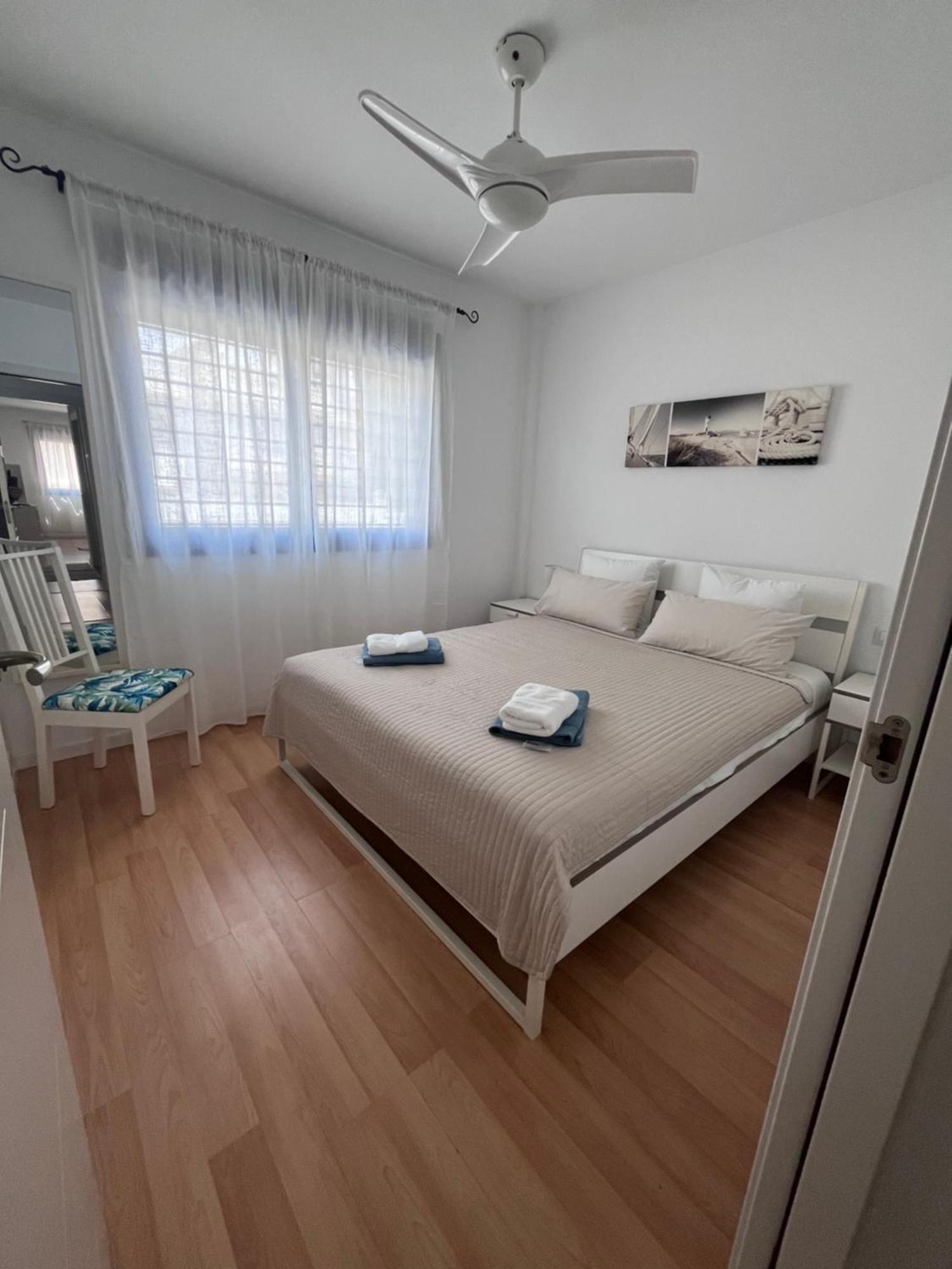 Puerta Al Mar Apartment Малага Екстериор снимка